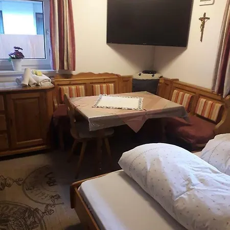 Homestay Haus Alpenheim Ischgl